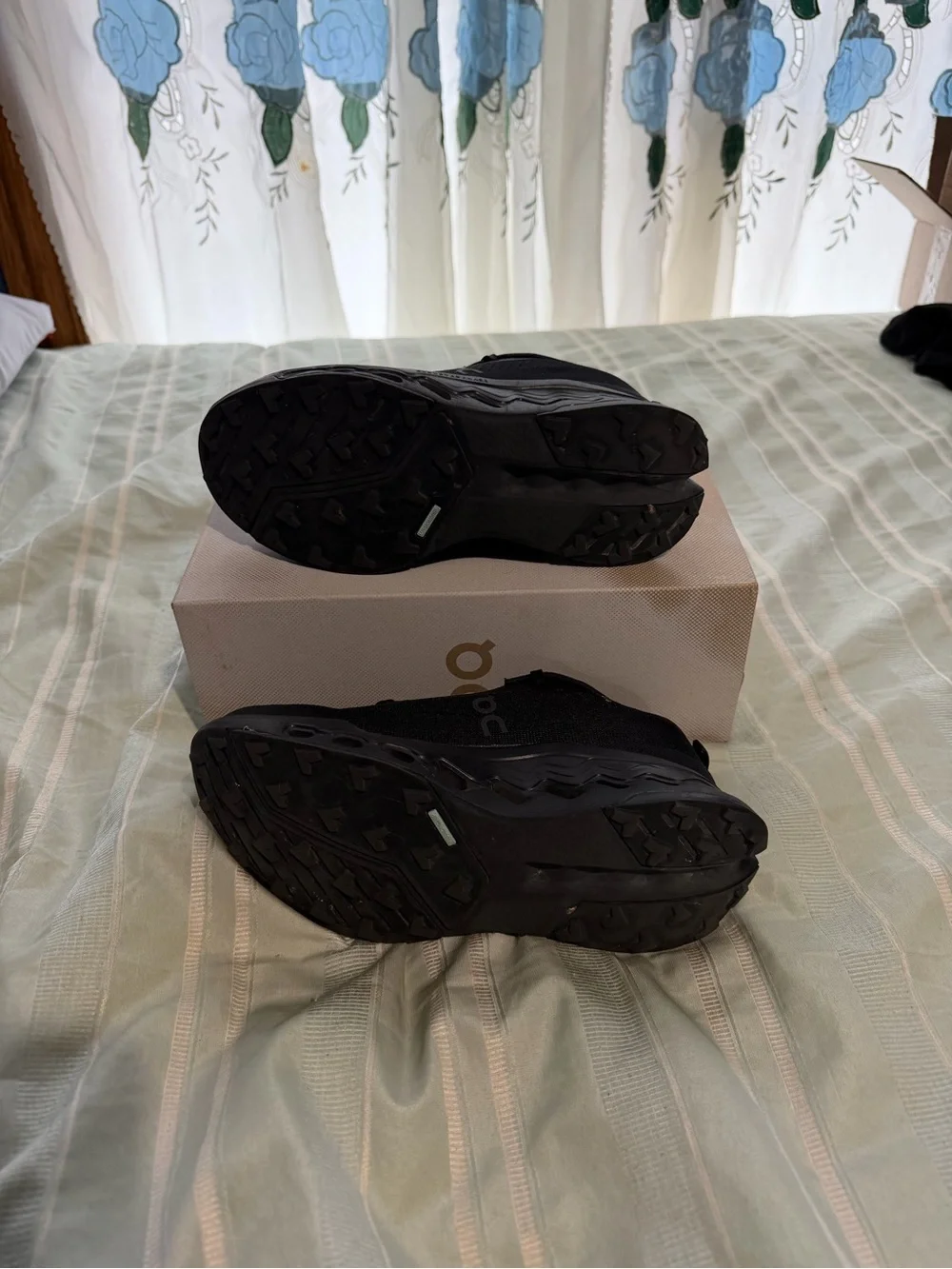 Cloud nova x Black Womens Athletic Running Sneakers